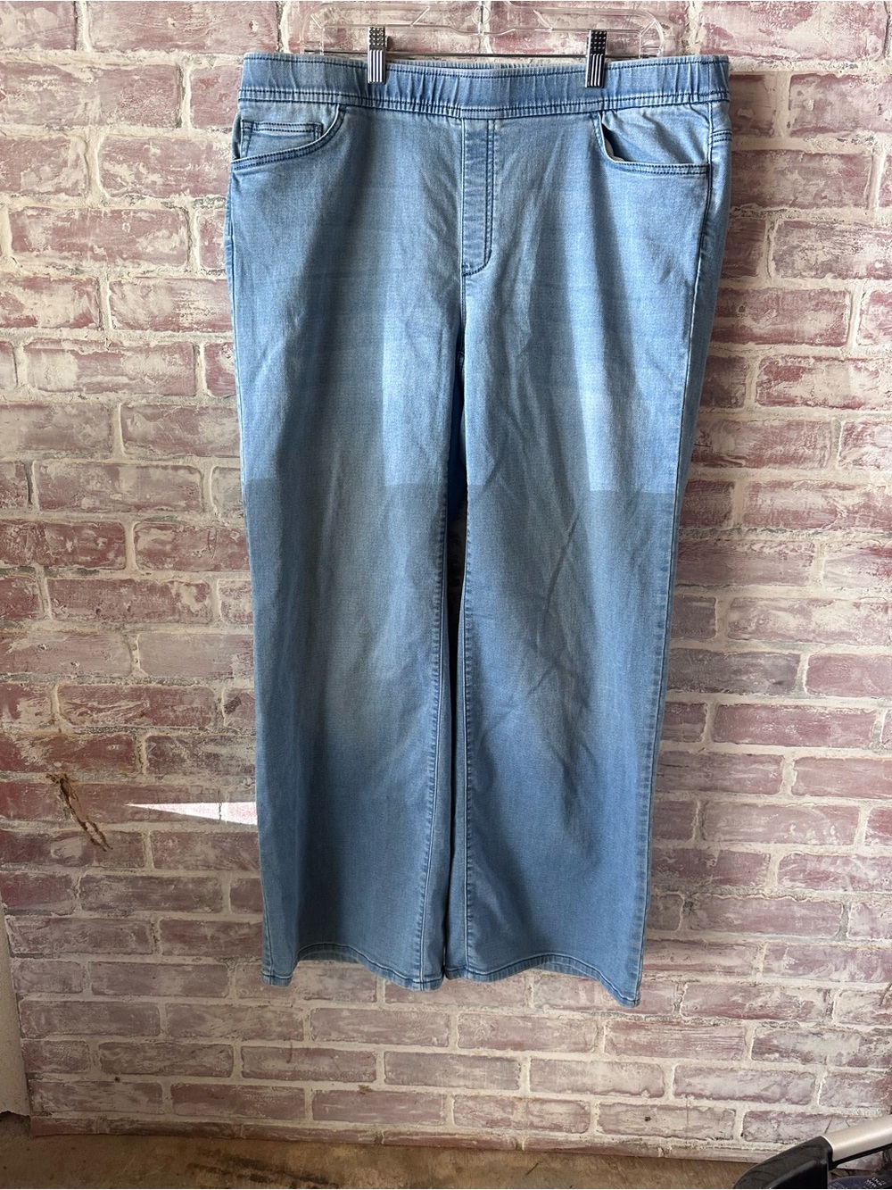 Light Blue Women's Wide-Leg Pull-On Jeans